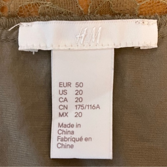 Bundle of 2: Spaghetti Strap Camisoles by H&M & LOVEAU Dear (Wardrobe Essential) - Picture 10 of 16